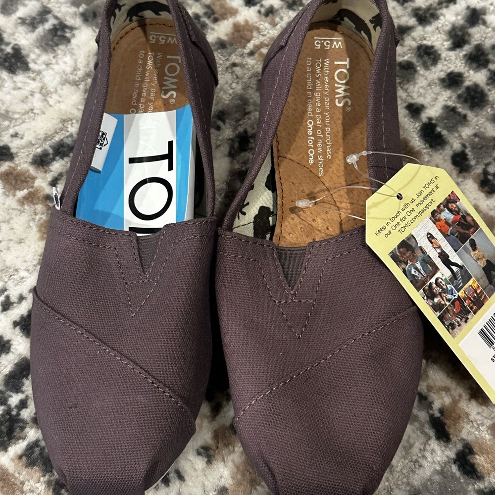 NWT Toms Ash Grey 5.5